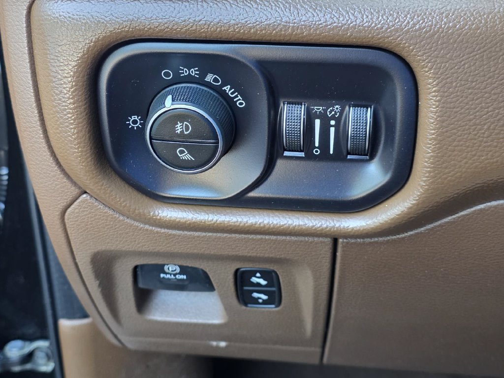 Used 2019 RAM 1500 Laramie AWD/4WD image 22