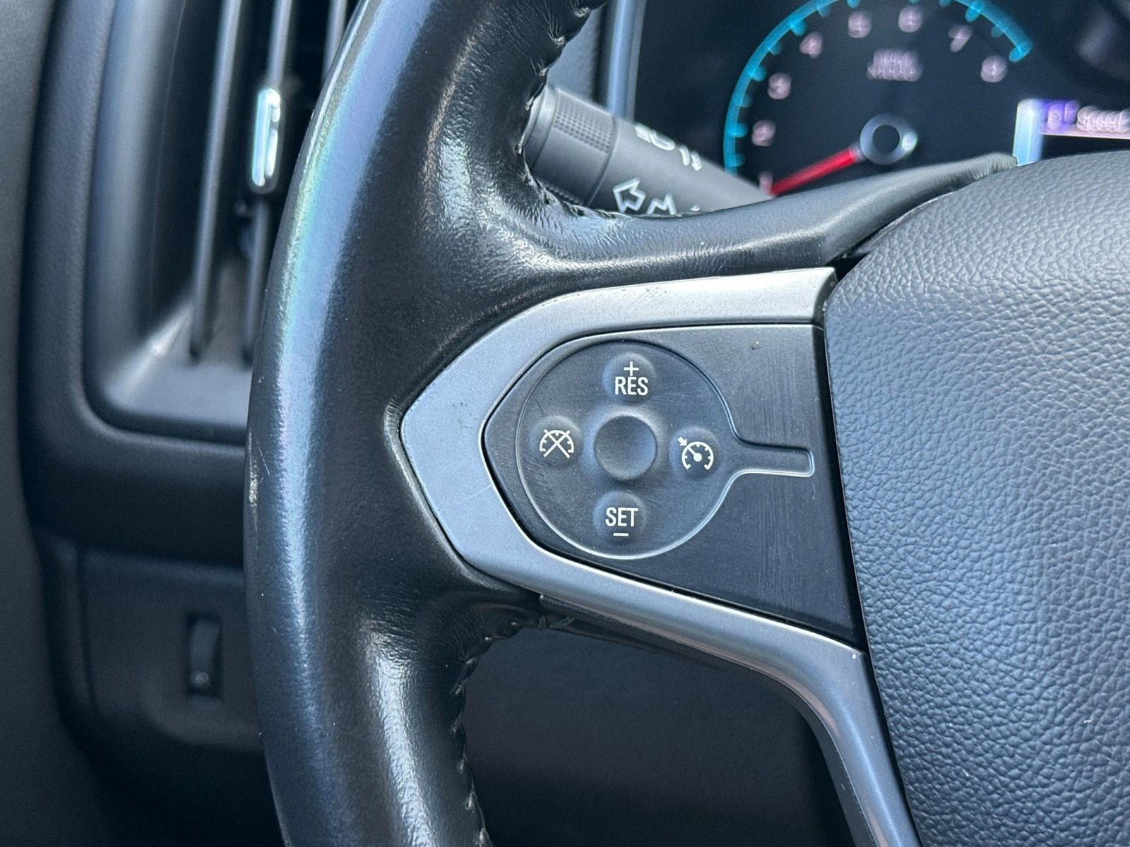 Used 2018 Chevrolet Colorado LT image 23