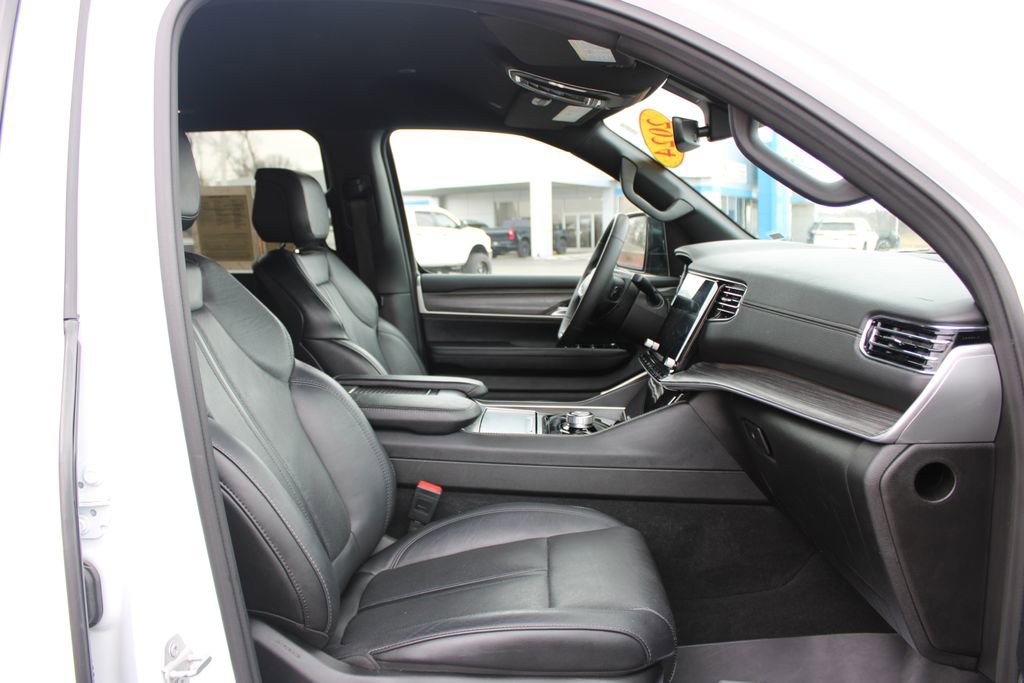 Used 2024 Jeep Wagoneer Series II image 31