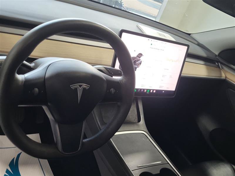 Used 2024 Tesla Model Y Long Range RWD image 3