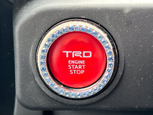 Used 2024 Toyota Tacoma TRD Off-Road AWD/4WD image 30