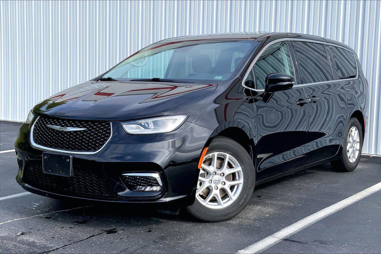 Used 2024 Chrysler Pacifica Touring-L