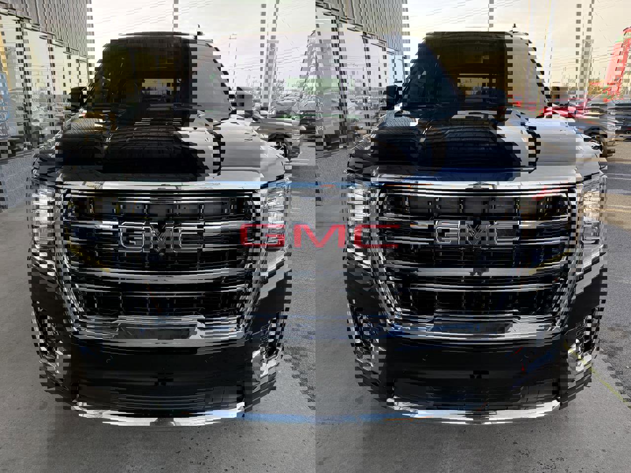 Used 2024 GMC Yukon SLT w/ SLT Luxury Package image 2