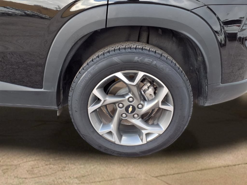 Used 2025 Chevrolet Trax LT FWD image 24