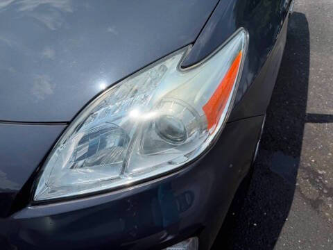 Used 2014 Toyota Prius Two FWD image 2