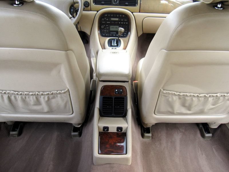 Used 2000 Jaguar XJ8 RWD image 29