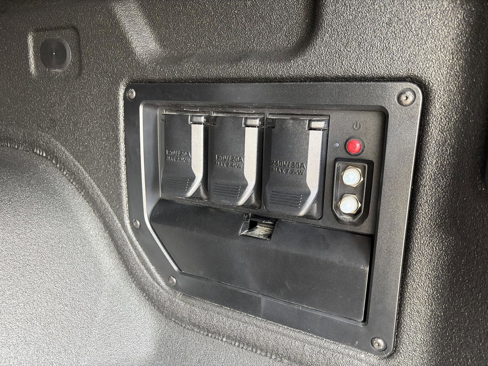 Used 2025 GMC Sierra EV Denali AWD/4WD image 8