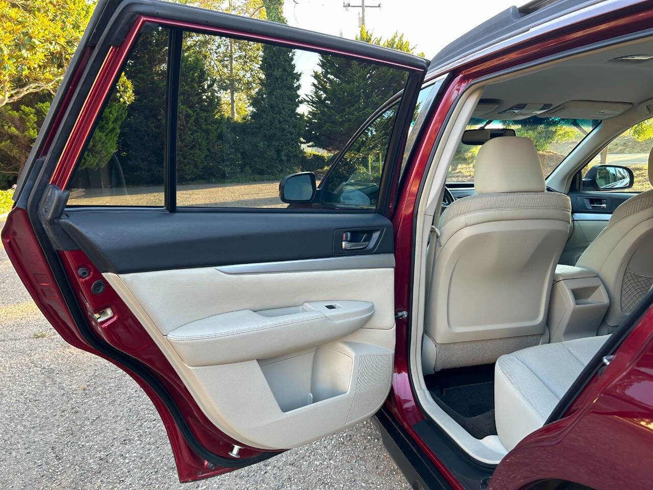 Used 2011 Subaru Outback 2.5i Premium image 25