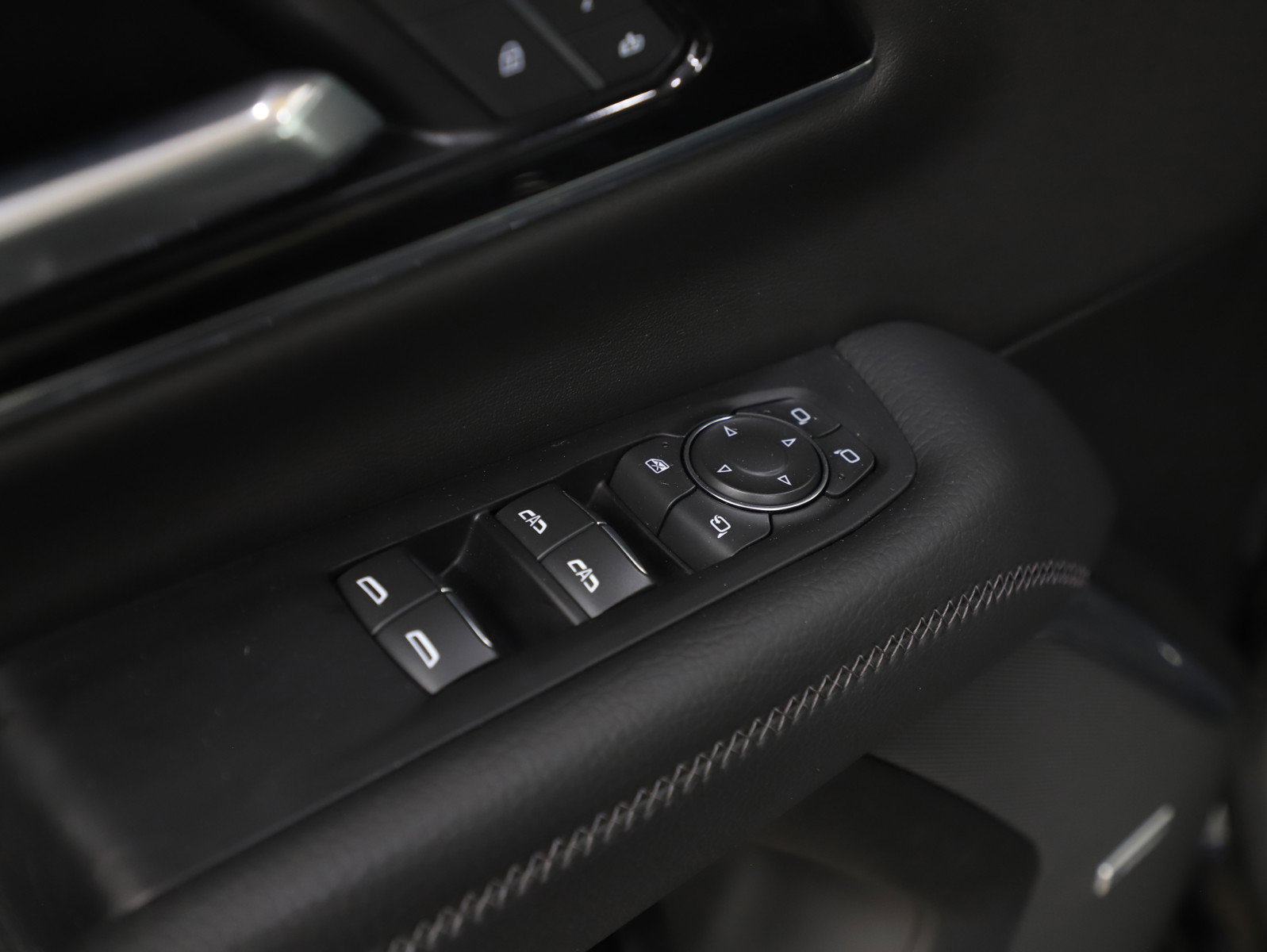 Used 2025 GMC Yukon Denali image 23