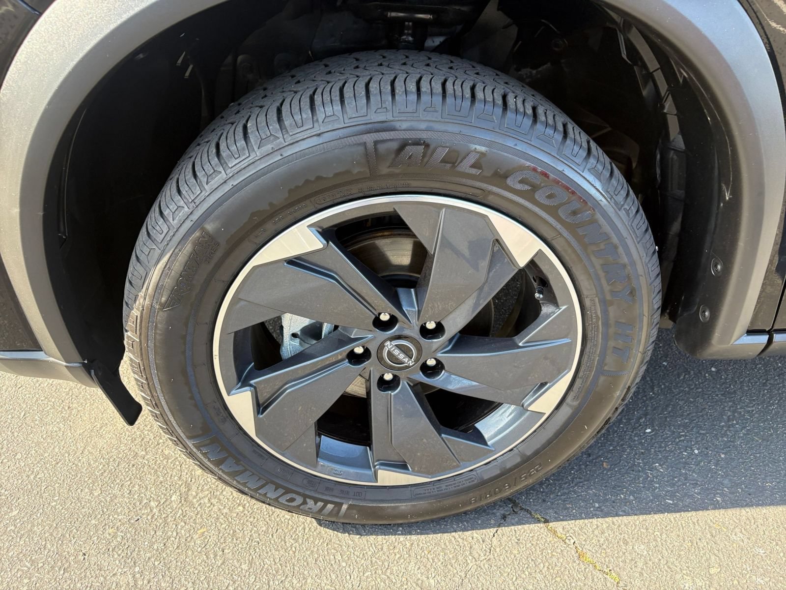 Used 2025 Nissan Rogue SV FWD image 32