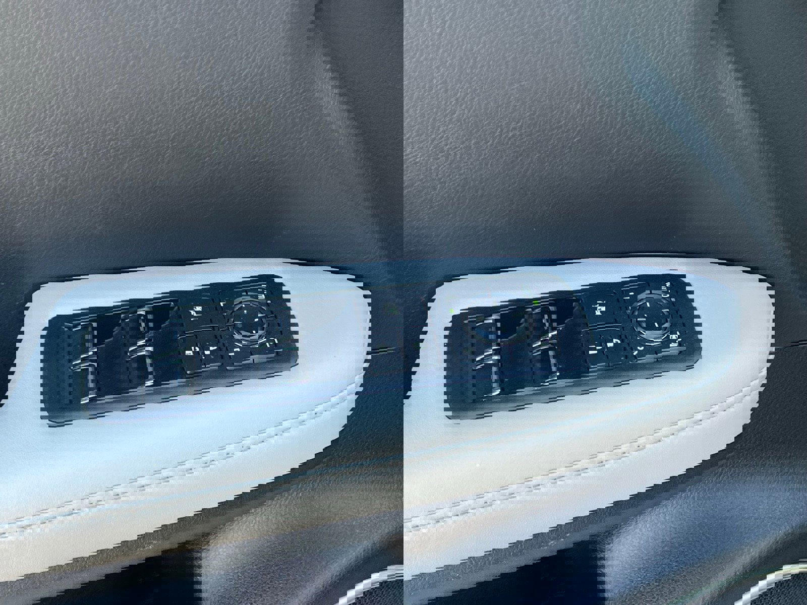 Used 2016 Lexus RX 450h AWD image 26