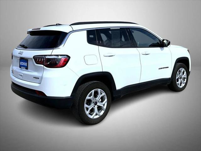 Certified 2025 Jeep Compass Latitude AWD/4WD image 5