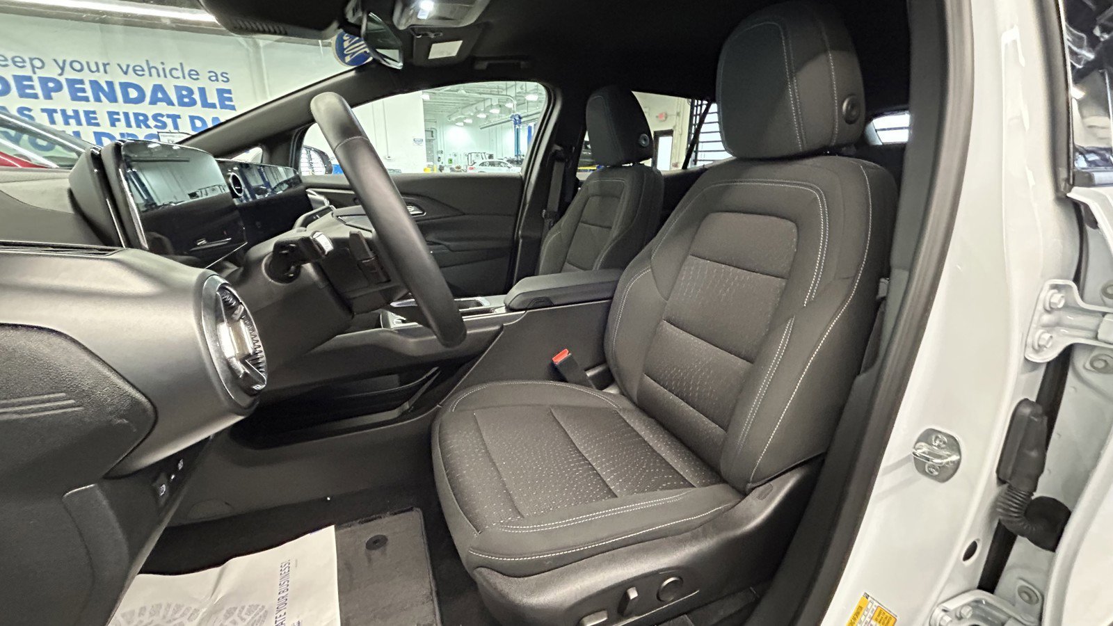 Used 2025 Chevrolet Equinox EV LT w/ Comfort Package image 10