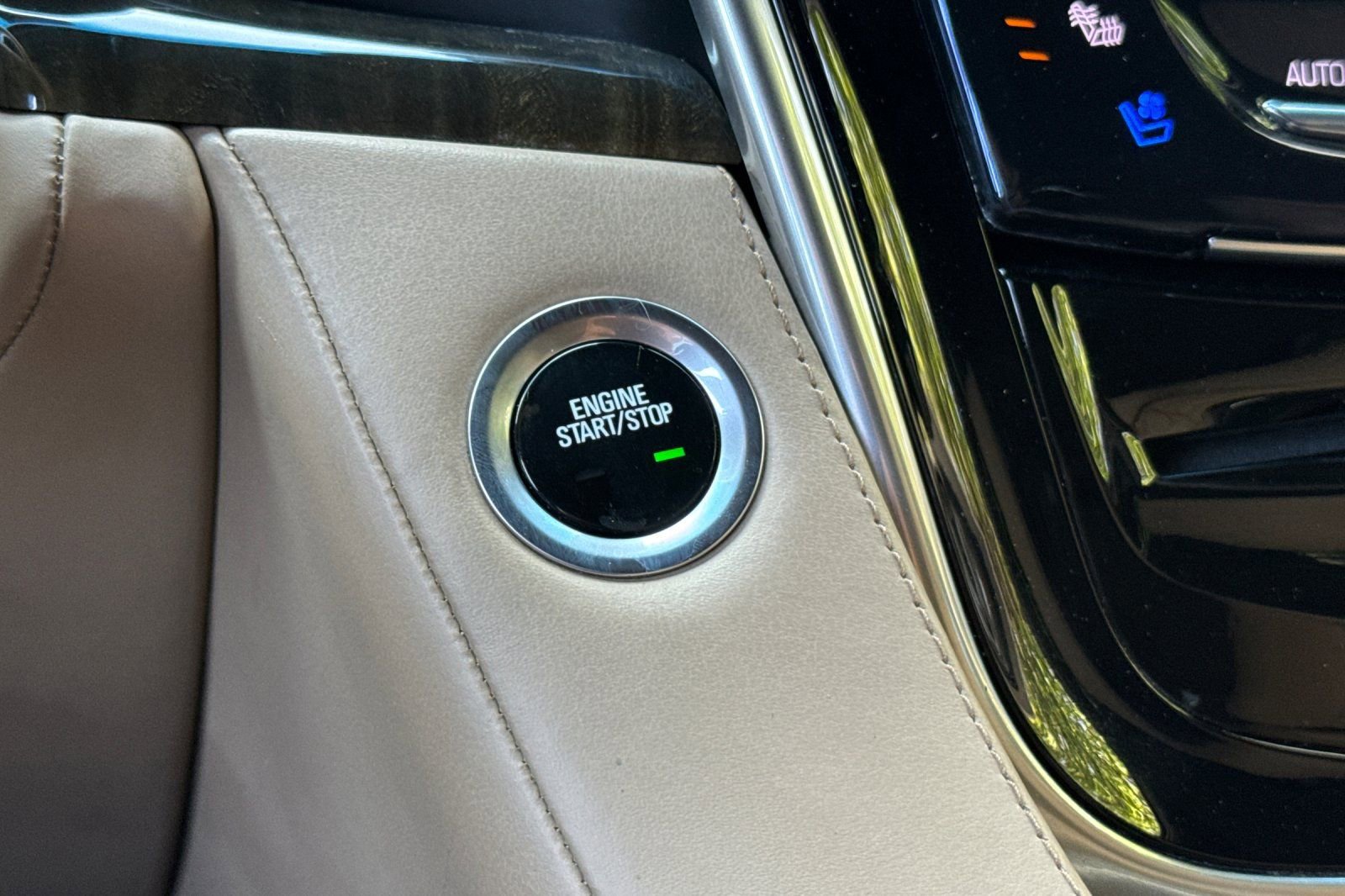 Used 2019 Cadillac Escalade ESV Platinum AWD/4WD image 24