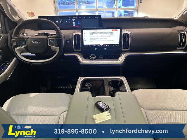 Used 2025 Ford Expedition Platinum w/ Driver's Package AWD/4WD image 10