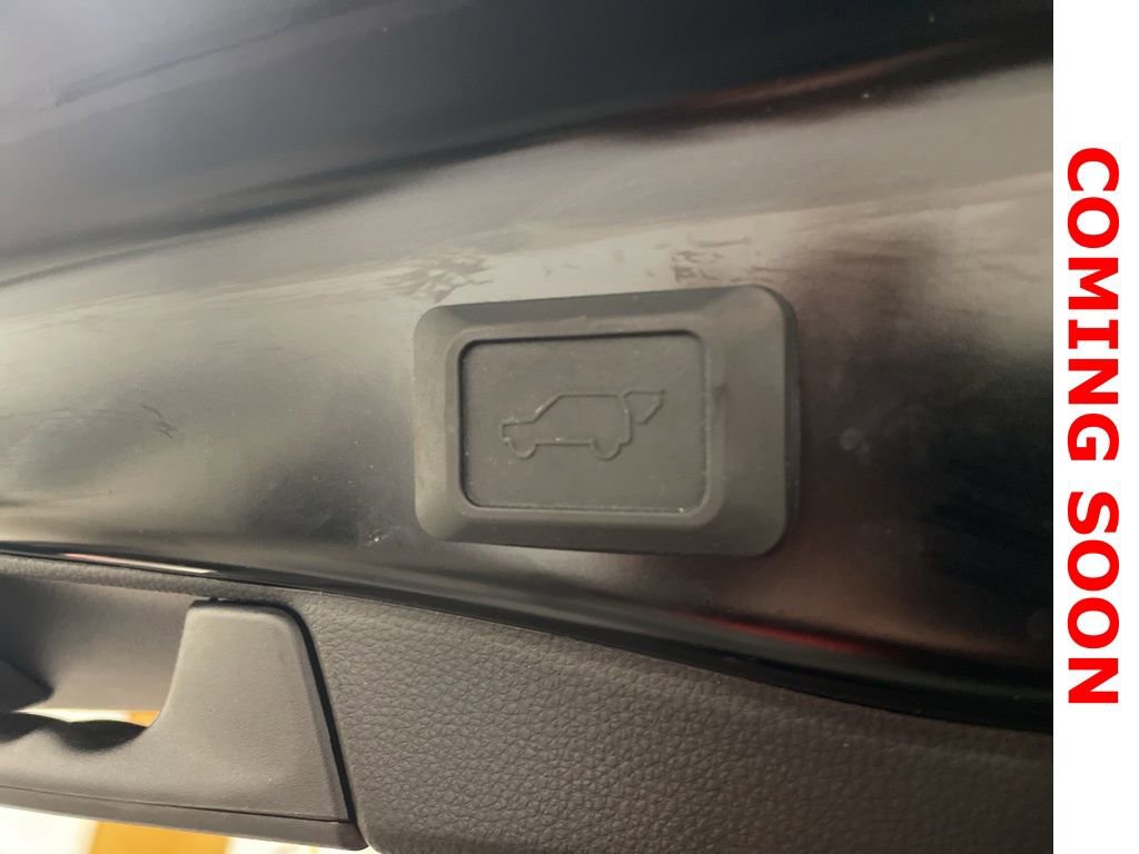 Used 2022 Toyota RAV4 SE w/ Convenience Package image 11