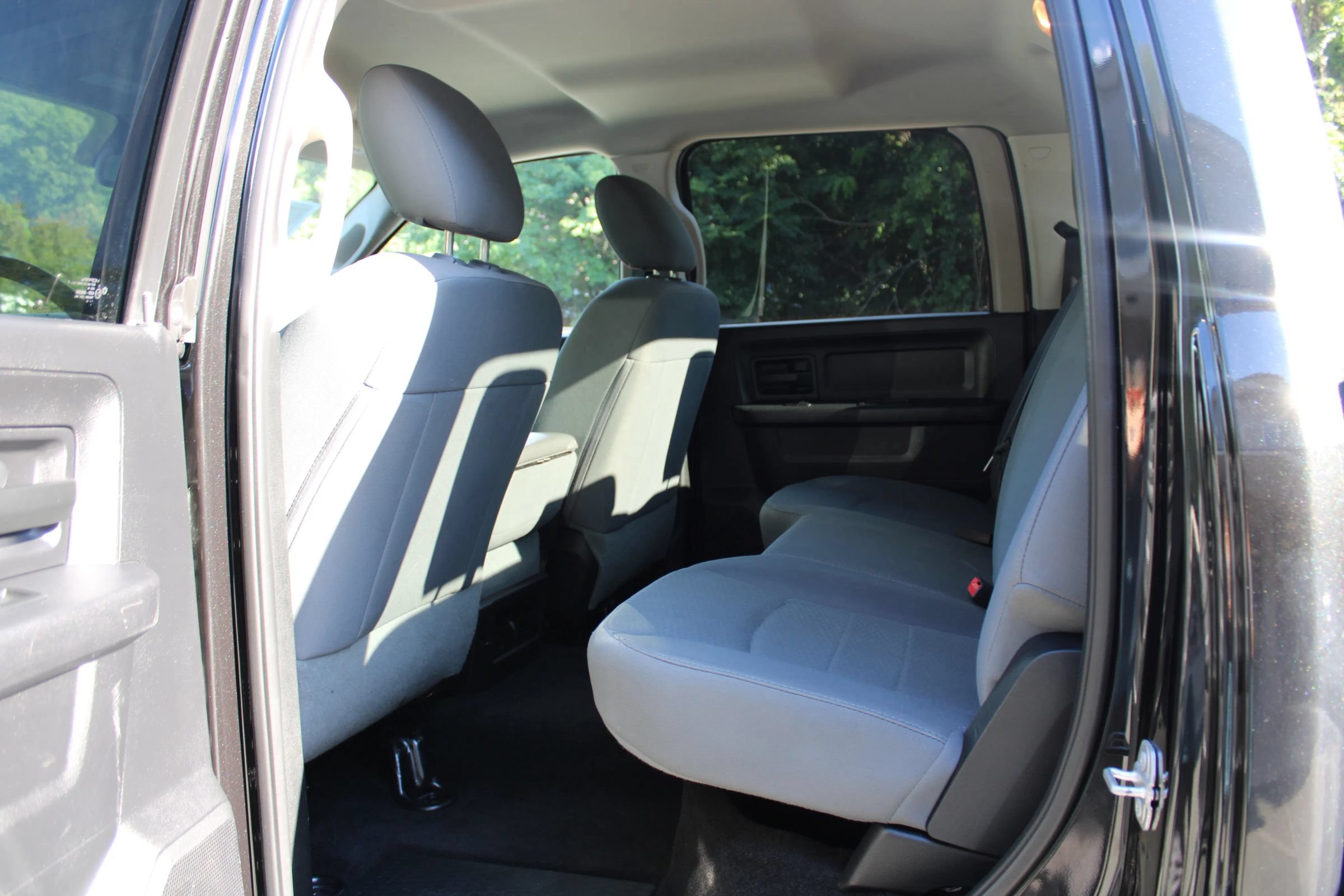 Used 2016 RAM 3500 Tradesman w/ Chrome Appearance Group RWD image 24