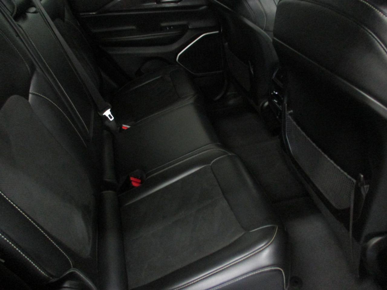 Used 2022 Jeep Grand Cherokee Altitude AWD/4WD image 11