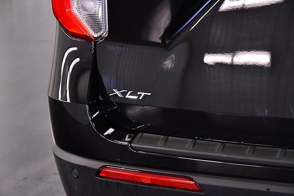 Used 2022 Ford Explorer XLT w/ Equipment Group 202A image 11