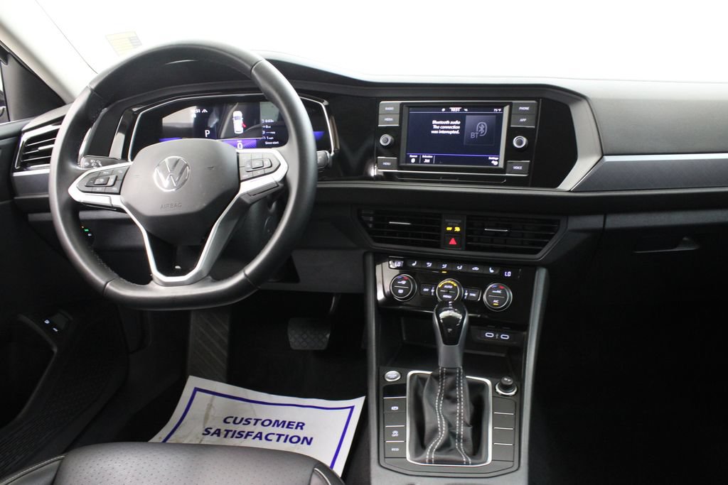 Certified 2023 Volkswagen Jetta SE FWD image 9