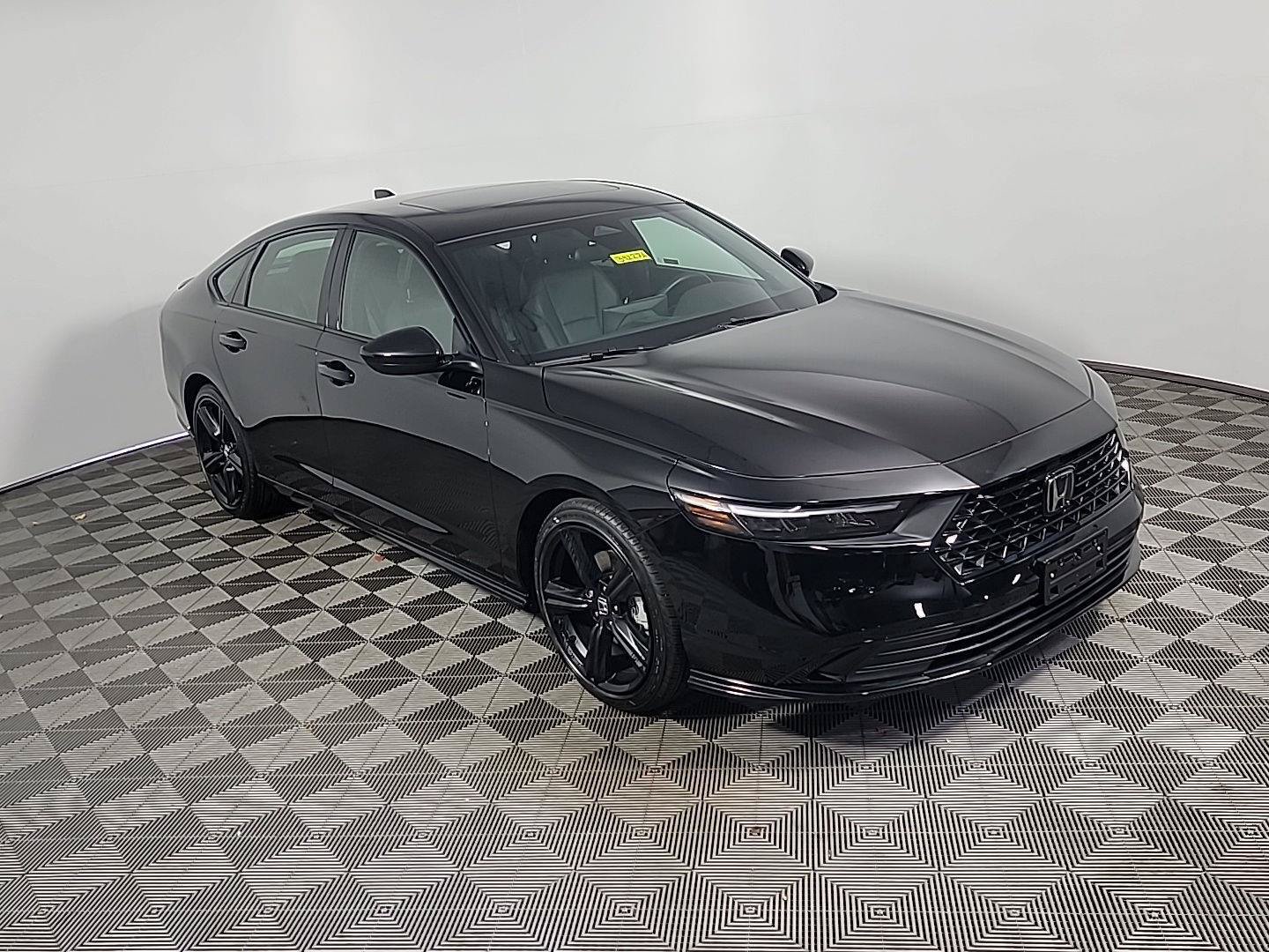 Used 2025 Honda Accord Sport image 2