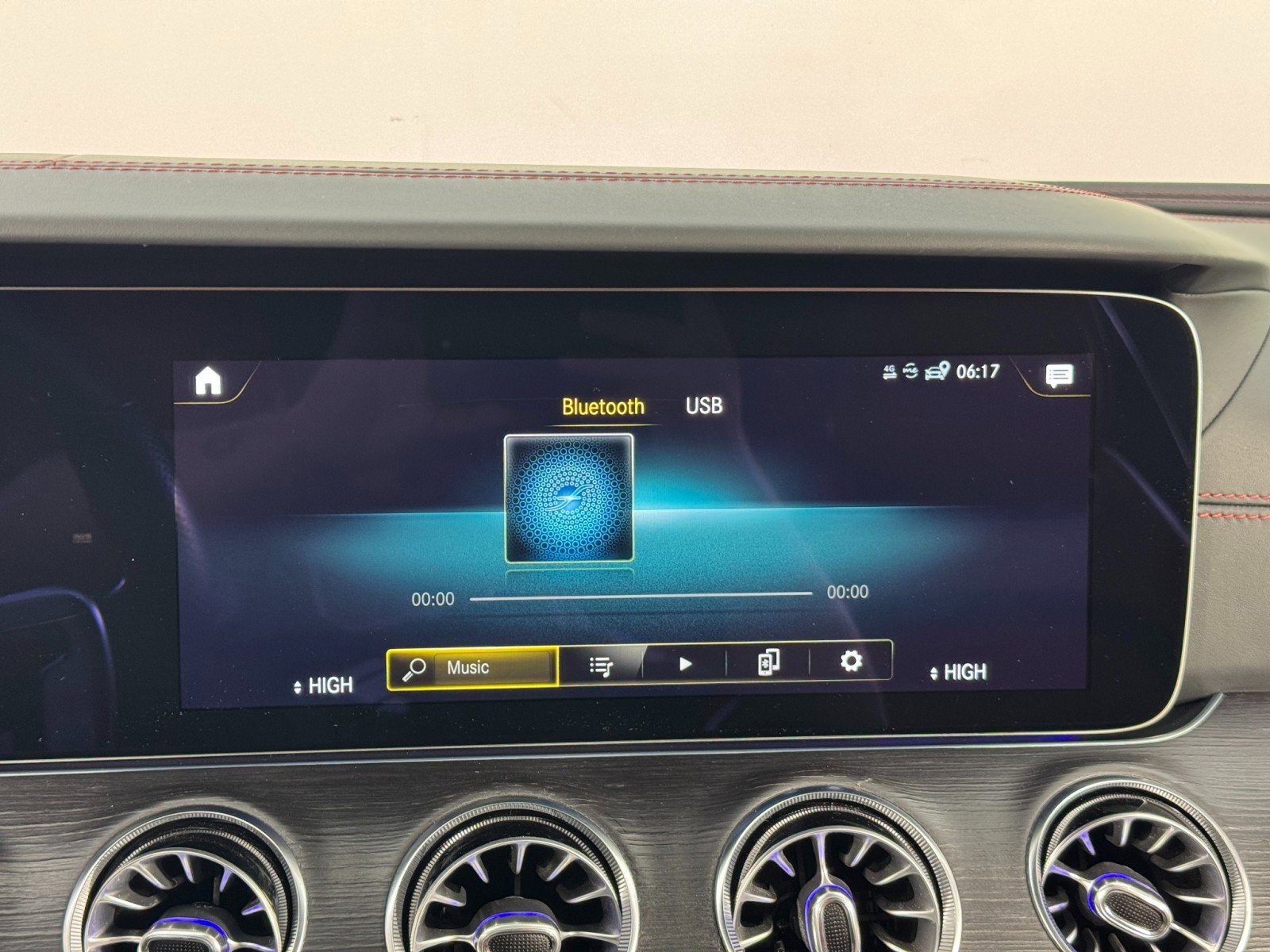 Used 2022 Mercedes-Benz AMG GT 43 w/ Driver Assistance Package image 31