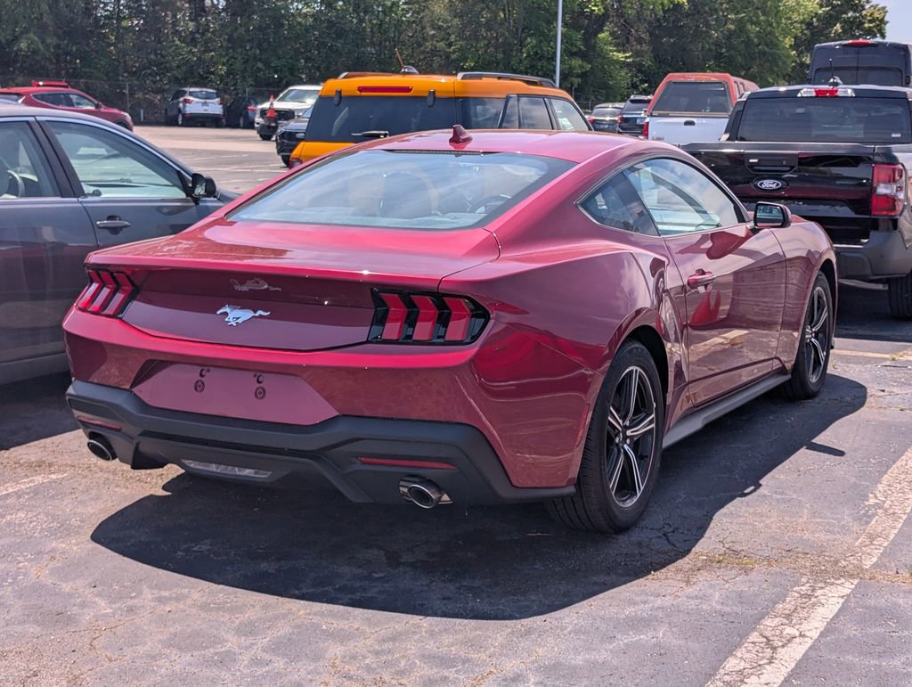 Used 2025 Ford Mustang Coupe RWD image 3