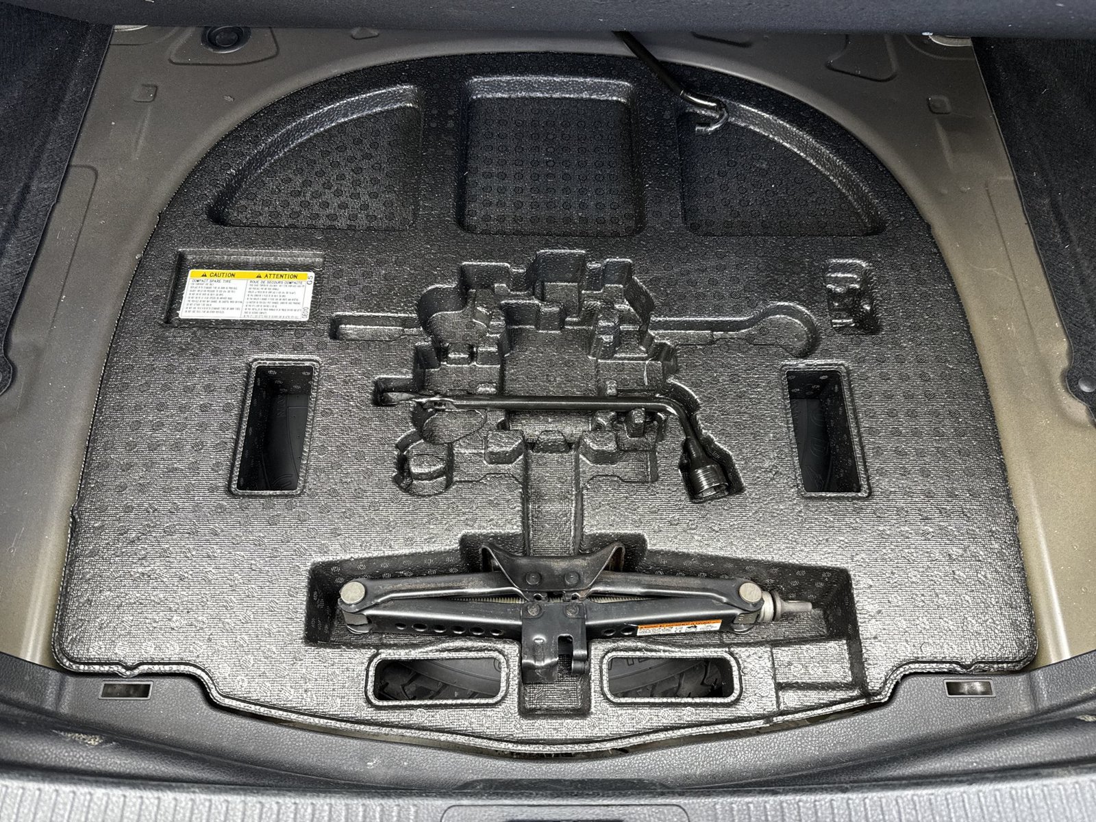 Used 2019 Toyota Camry SE FWD image 38