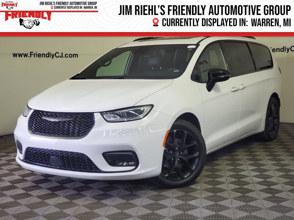 Used 2025 Chrysler Pacifica Limited FWD image 1