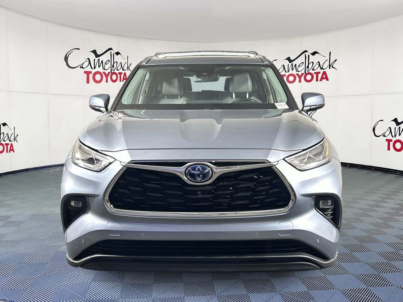 Used 2021 Toyota Highlander Limited image 3