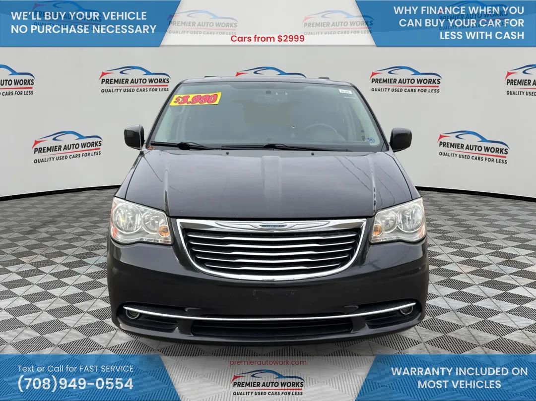 Used 2012 Chrysler Town & Country Touring image 2