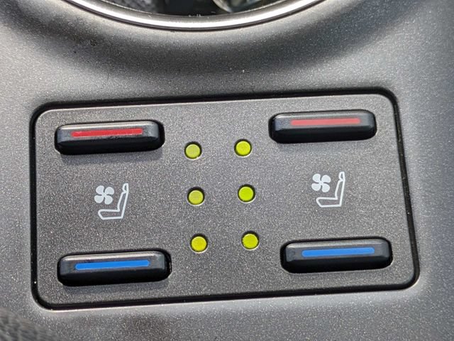 Used 2021 Toyota Camry XLE w/ Navigation Package FWD image 26