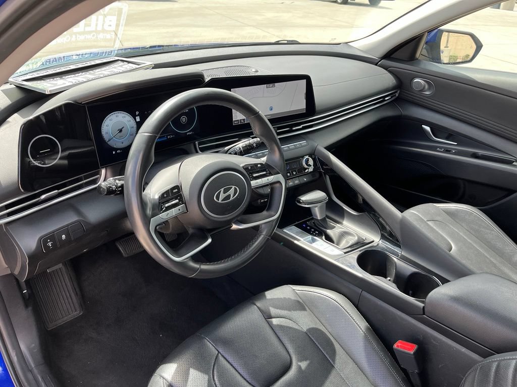 Used 2025 Hyundai Elantra Limited FWD image 12
