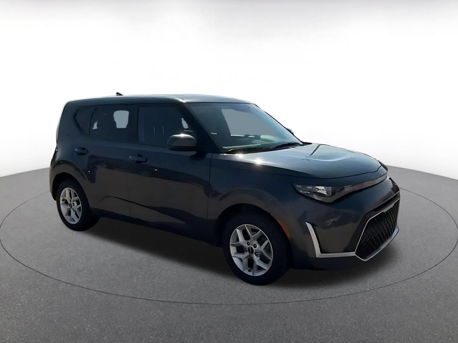 Used 2025 Kia Soul LX w/ LX Technology Package FWD image 2