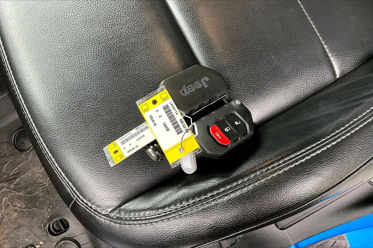 Certified 2021 Jeep Gladiator Overland AWD/4WD image 33