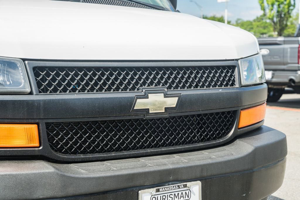 Used 2018 Chevrolet Express 2500 RWD image 8