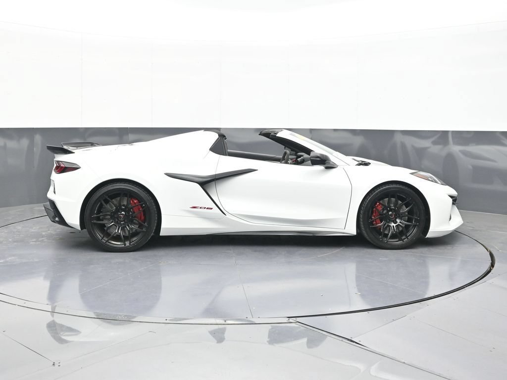 Used 2024 Chevrolet Corvette Z06 RWD image 9