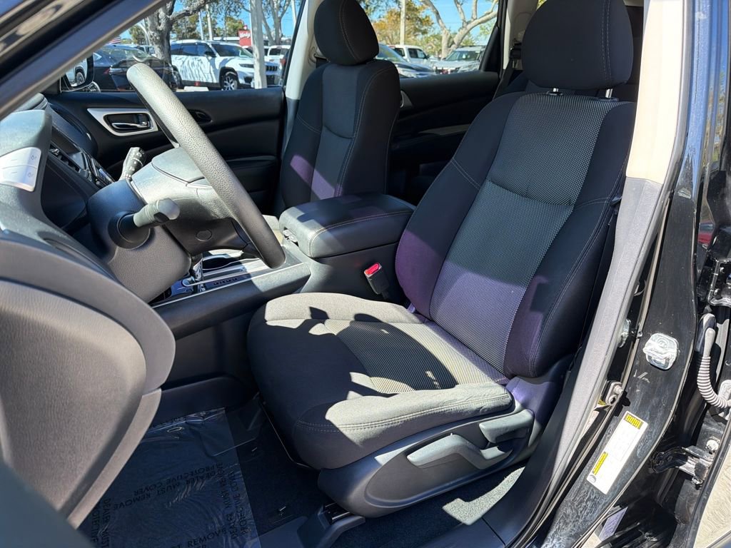 Used 2020 Nissan Pathfinder S image 28
