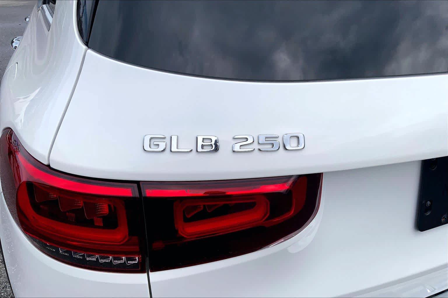 Used 2023 Mercedes-Benz GLB 250 4MATIC image 32