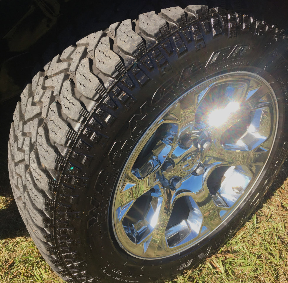 Used 2016 RAM 1500 Laramie w/ Convenience Group image 9