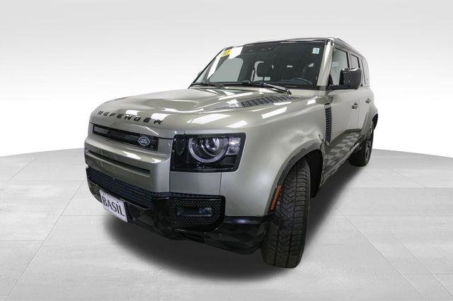 Used 2023 Land Rover Defender 110 X-Dynamic SE image 4