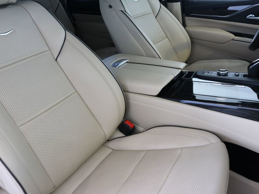 Used 2024 Cadillac Escalade Premium Luxury AWD/4WD image 45