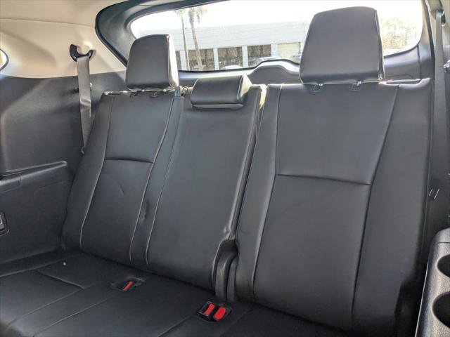 Certified 2024 Toyota Highlander XLE image 12