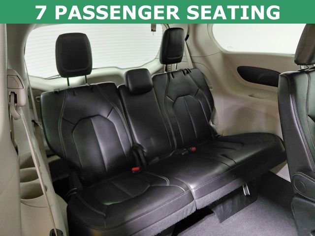 Used 2024 Chrysler Pacifica Touring-L image 6