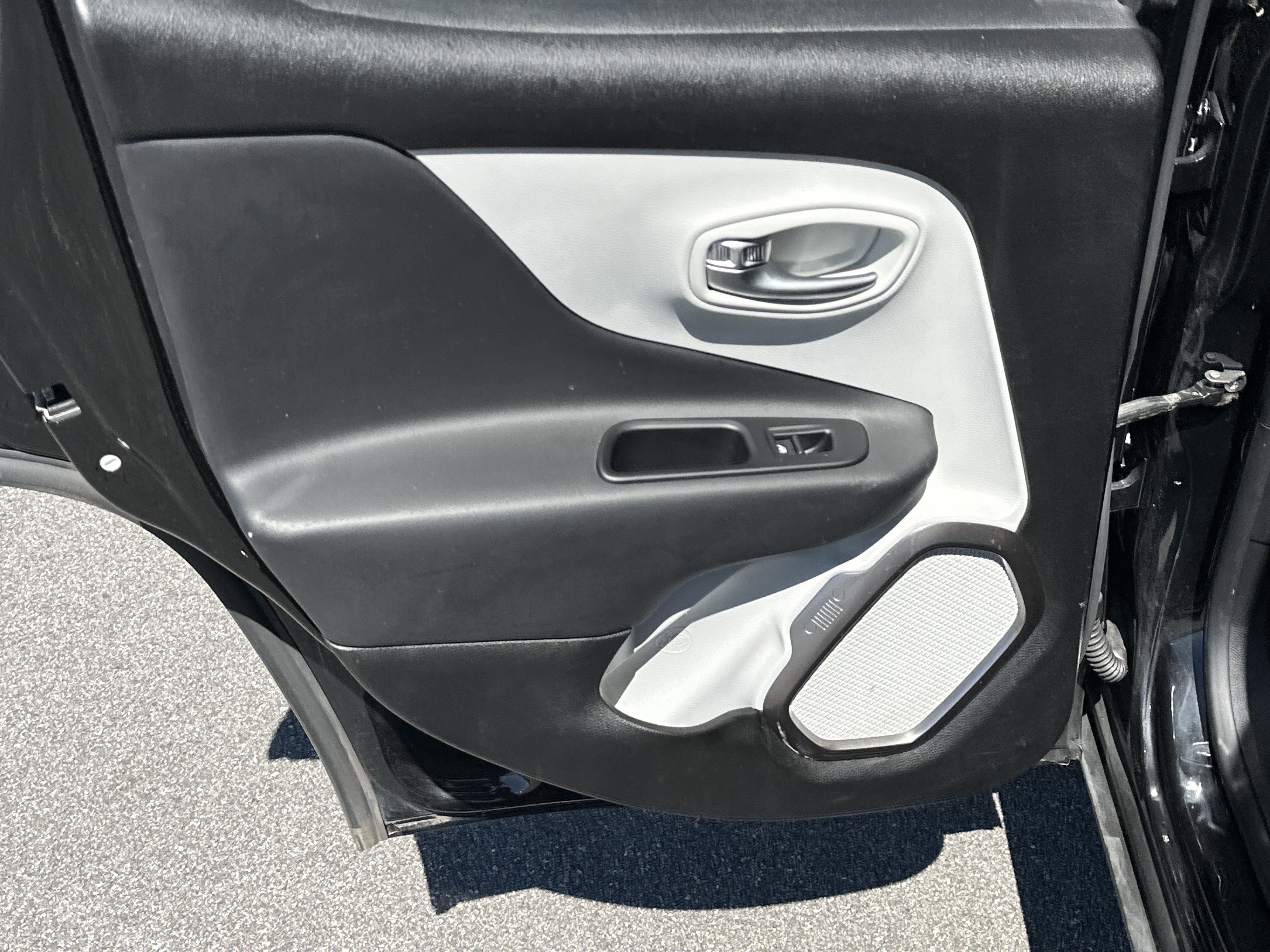 Used 2018 Jeep Renegade Limited w/ UConnect 8.4 Nav Group image 21