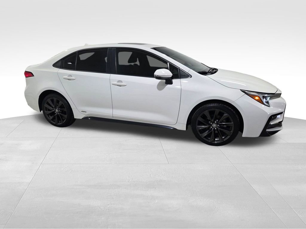 Used 2023 Toyota Corolla SE w/ SE Package image 21