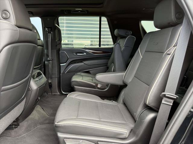 Used 2023 Cadillac Escalade Premium Luxury w/ Performance Package AWD/4WD image 15