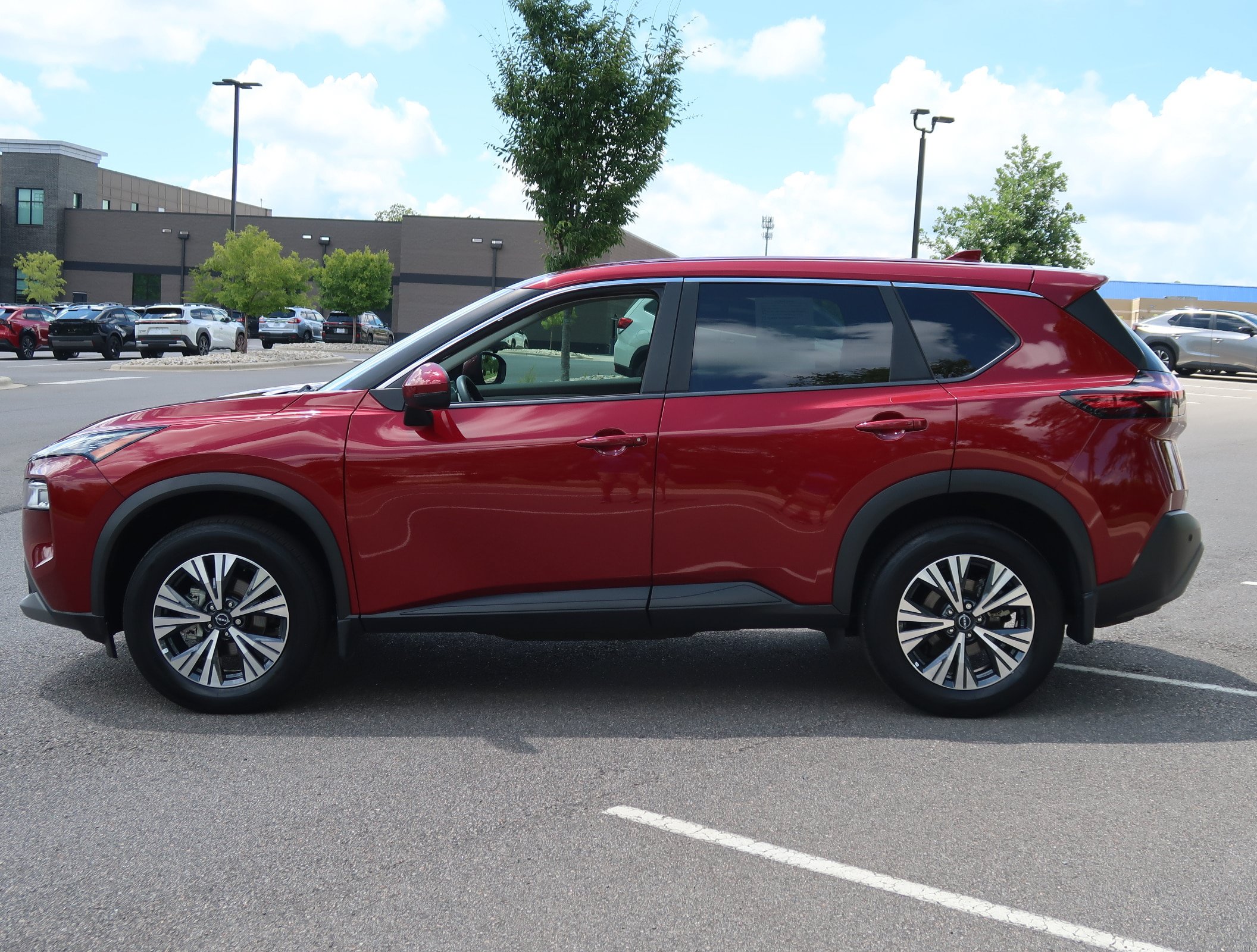 Used 2022 Nissan Rogue SV AWD/4WD image 8