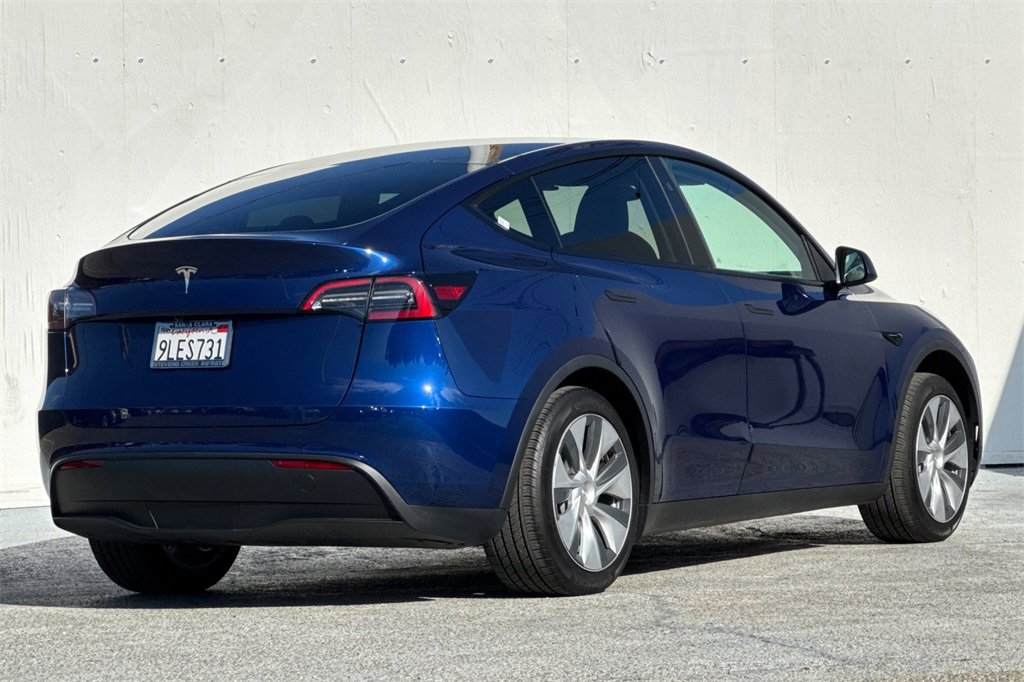 Used 2024 Tesla Model Y 2WD image 4