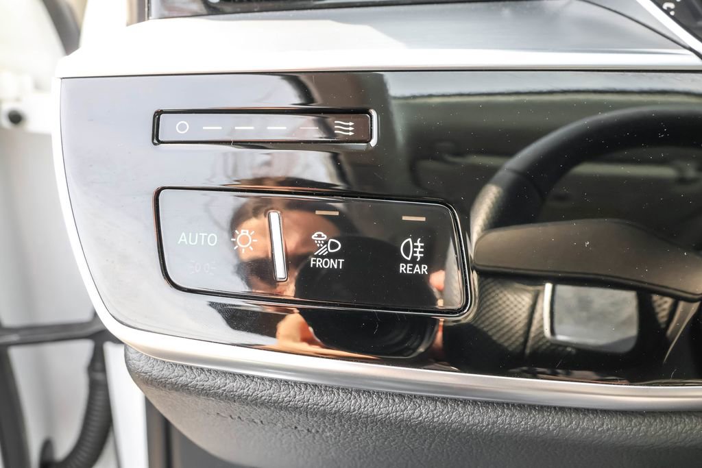 Used 2023 Audi S8 w/ S8 Comfort Plus Package image 21